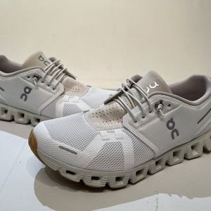 New On Rushing Women's Cloud Running Shoes White/Sand Size 7.5